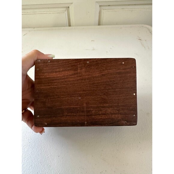 Vintage Hand Carved Inlaid Brass Accent Wooden Jewelry Trinket Keepsake Box - Picture 6 of 6